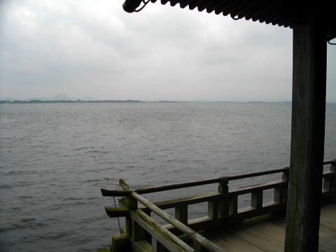 浮御堂と琵琶湖